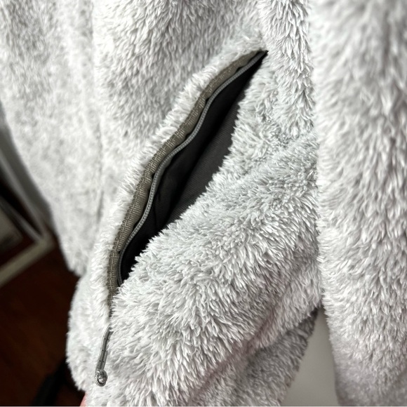 Eddie Bauer Gray Plush Soft Cozy Zip Up Jacket Size Large - Picture 12 of 16